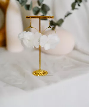 Boucles d'oreilles fleurs blanches