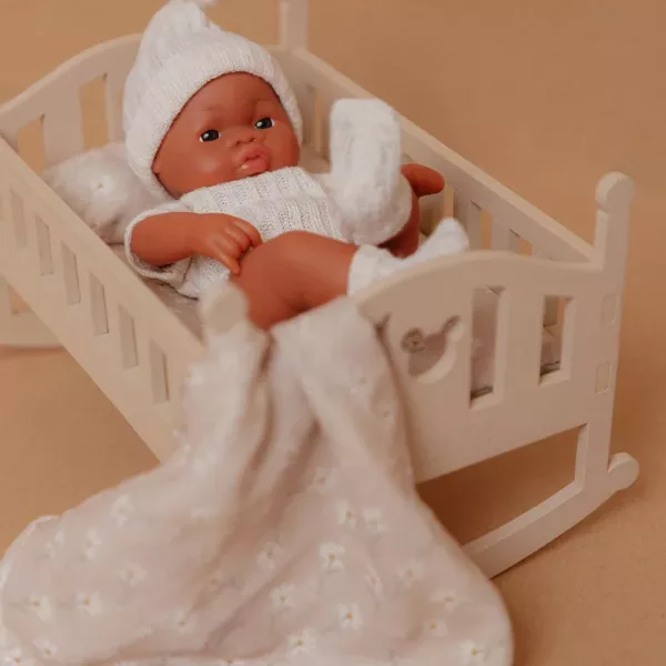 Bébé Lupitas dans son lit – Image 4