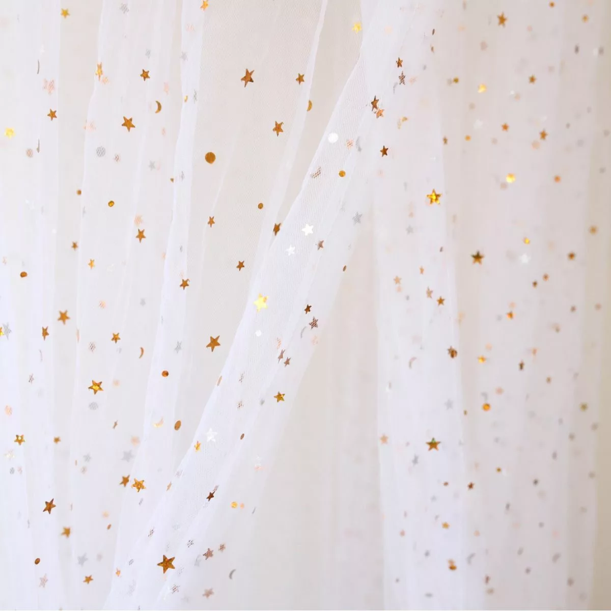 Ciel de lit | Tulle et sequins dorés – Image 3